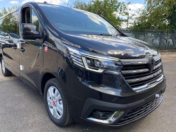 Renault Trafic Minibus L2H1 150hp 9 Speed Auto 2.0