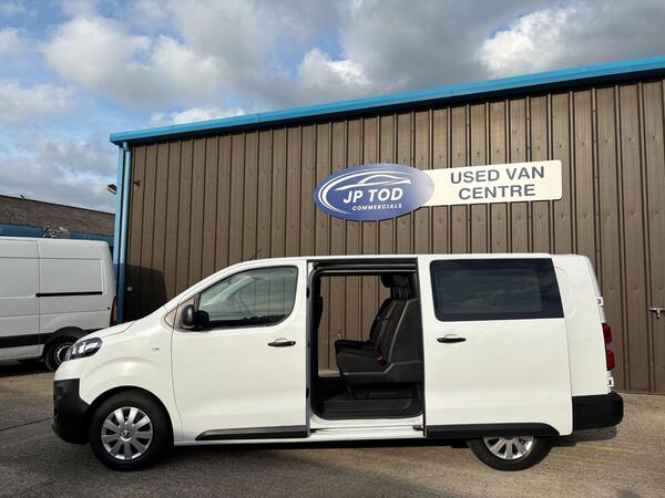 Vauxhall Vivaro 2.0 Turbo D 3100 Dynamic Crew Van L2 H1 Euro 6 (s/s) 6dr