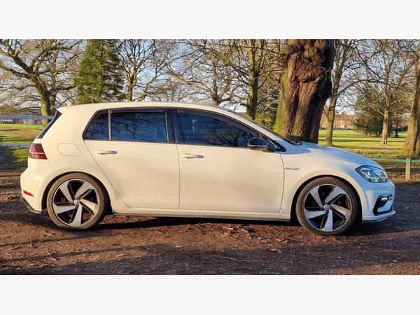 Volkswagen e-Golf 35.8kWh e-Golf Auto 5dr