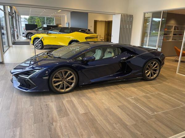 Lamborghini Revuelto 6.5 V12 HPEV 3.8kWh AMT 4WD Euro 6 2dr