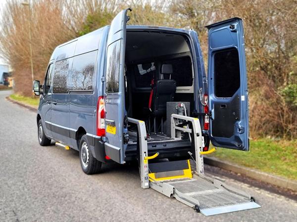 Renault Master MWB M/R Twin Wheelchair Accessible Disabled Access Vehicle