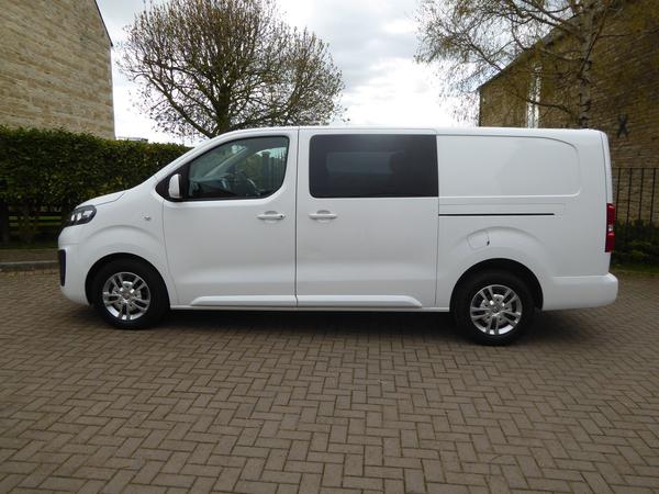Vauxhall Vivaro 2.0 Turbo D 3100 Sportive Crew Van Auto L2 H1 Euro 6 (s/s) 5dr