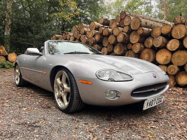 Jaguar XKR 4.0 Supercharged 400 Convertible 2dr Petrol Automatic (304 g/km, 400 bhp)