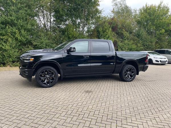 Dodge RAM 1500 Limited Night Edition 5.7 4dr