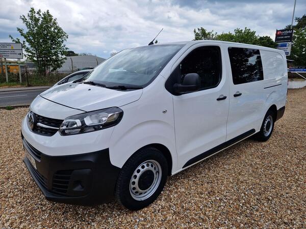 Vauxhall Vivaro 2.0 Turbo D 3100 Edition Crew Van L2 H1 Euro 6 (s/s) 5dr