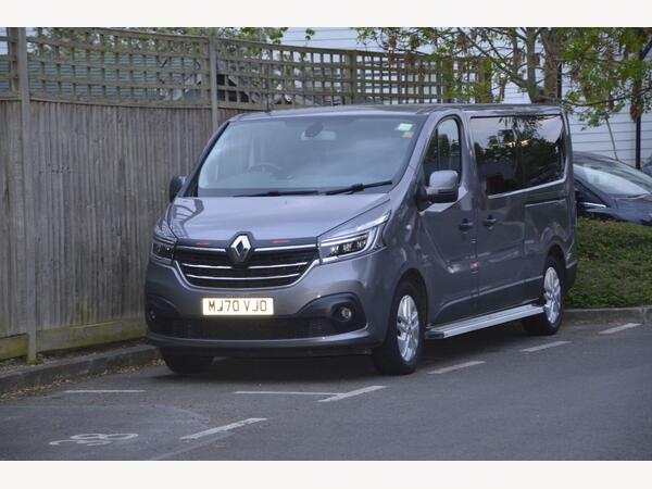 Renault Trafic 2.0 dCi ENERGY 30 Sport Nav EDC LWB Euro 6 (s/s) 5dr (9 Seat)