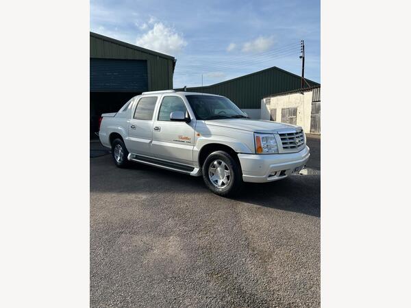 Cadillac Escalade 6.0 V8 SUV 5dr Petrol Automatic 4WD (383 g/km, 345 bhp)