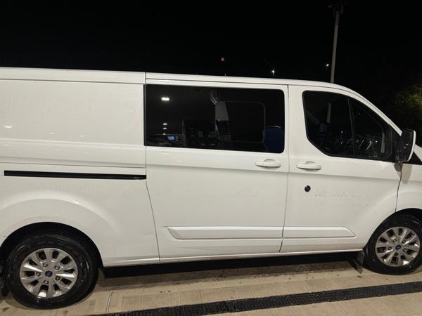 Ford Transit Custom 2.0 320 EcoBlue Limited Crew Van Double Cab 5dr Diesel Manual L2 H1 Euro 6 (6 Seat) (130 ps)