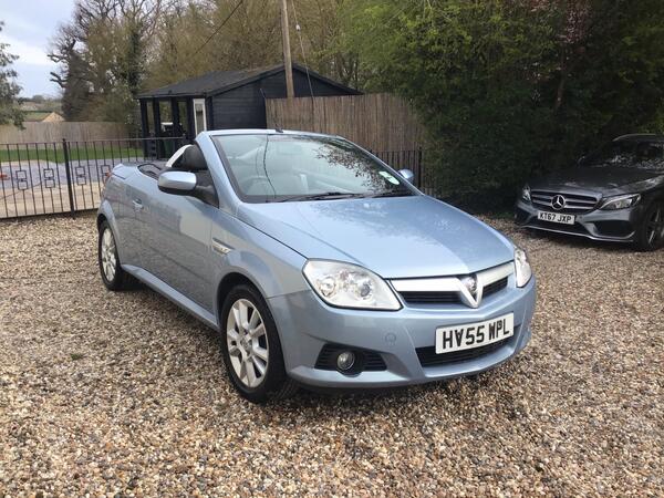 Vauxhall Tigra 1.4i 16v Sport Cabriolet 2dr Petrol Manual (146 g/km, 89 bhp) only 1 owner from new and only 25000 miles air conditioning unmarked alloy wheels drives