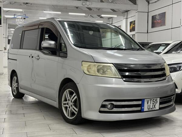 Nissan Serena 8 Seats-Automatic-petrol 2.0 5dr