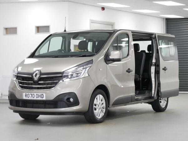Renault Trafic 280 2.0 DCI 120 BHP SL ENERGY SPORT NAV 9 SEATER MINIBUS