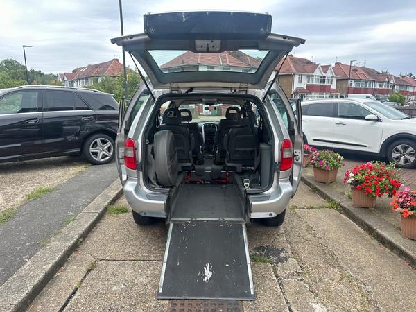 Chrysler Voyager 2.4 LX 5dr