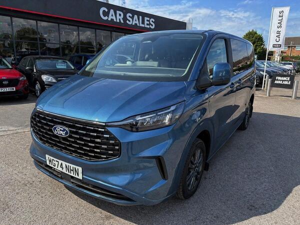 Ford Tourneo Custom 2.0 320 EcoBlue Titanium Luxe Minibus Double Cab 5dr Diesel Auto L1 Euro 6 (s/s) (136 ps)