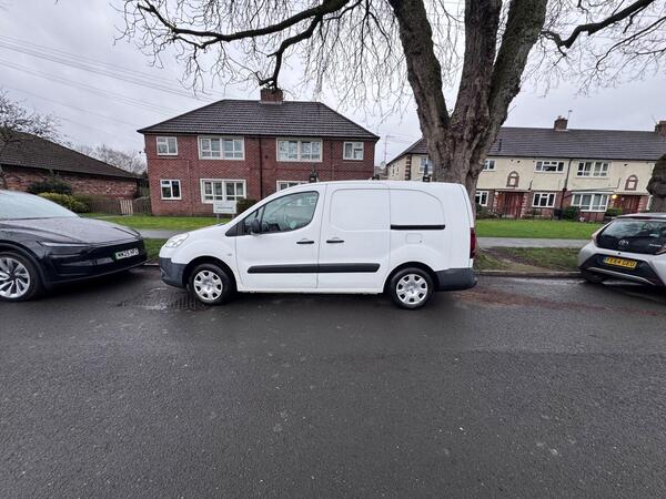 Peugeot Partner 1.6 HDi S Crew Van 4dr Diesel Manual L2 H1 (147 g/km, 90 bhp)
