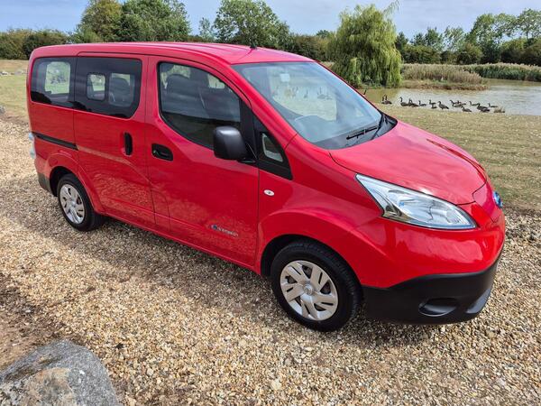Nissan e-NV200 40kWh Acenta Combi Van Double Cab 5dr Electric Auto (5 Seat, Quick Charge) (109 ps)
