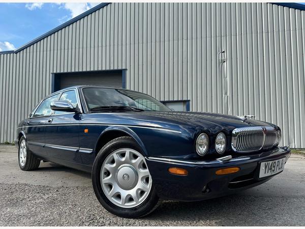 Daimler XJ Series 4.0 V8 Super LWB Saloon 4dr