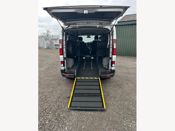 Renault Trafic 1.6 dCi 27 Sport SWB Euro 5 5dr (9 Seat)