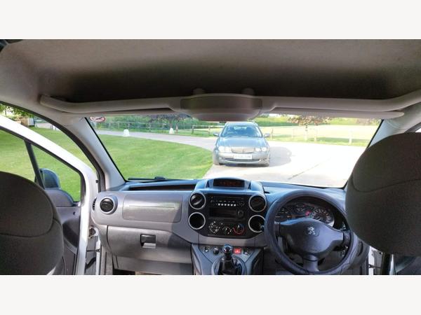 Peugeot Partner 1.6 HDi S Crew Van 4dr Diesel Manual L2 H1 (147 g/km, 90 bhp)