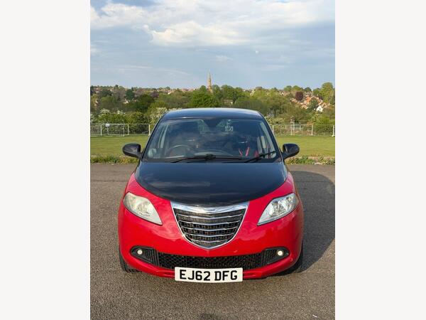 Chrysler Ypsilon 1.2 Black&Red Euro 5 (s/s) 5dr