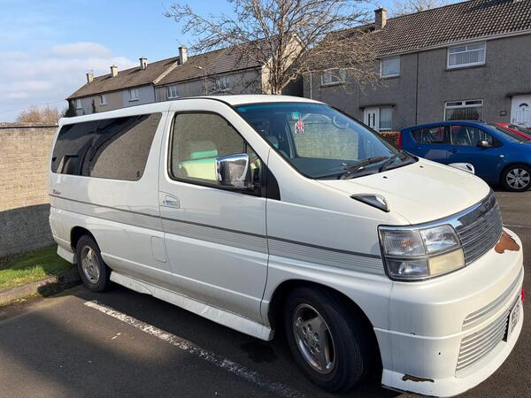 Nissan Elgrand Nissan Elgrand 2-Axile-Rigid-Body 8-Seater Vehicle MOT May 2027