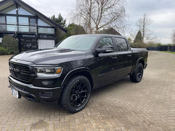 Dodge RAM 1500 Laramie Night Edition 4dr