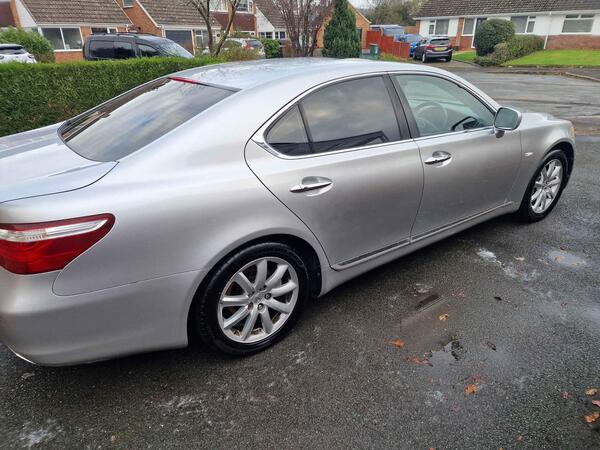 Lexus LS 4.6 460 V8 SE Auto Euro 4 4dr