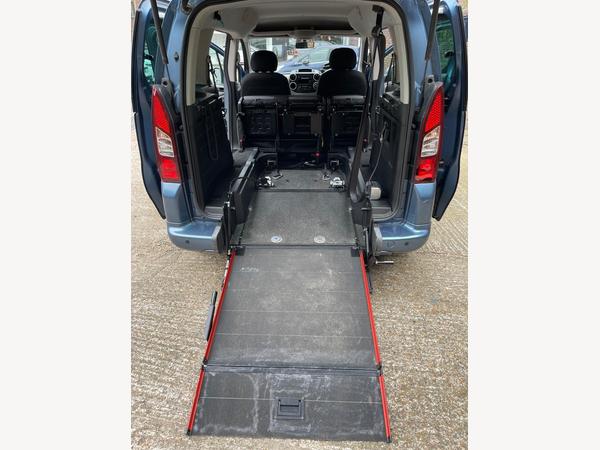 Peugeot Horizon Wheelchair & Scooter Access Area via Tailgate with Electric Hoist & 5 Seats