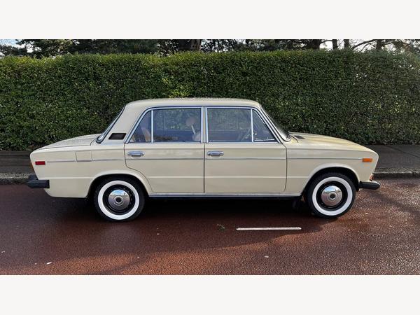 Lada 1600 1.6 Saloon 4dr Petrol Manual (85 bhp)
