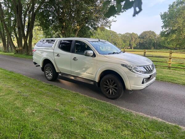 Mitsubishi L200 2.4 DI-D DC Barbarian Pickup Double Cab 4dr Diesel Manual 4WD Euro 6 (178 ps)
