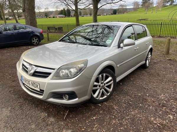 Vauxhall Signum 2.2i 16v Design 5dr