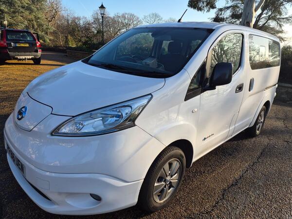 Nissan e-NV200 Tekna Combi Van Double Cab 5dr Electric Auto (7 Seat, Rapid) (109 bhp)