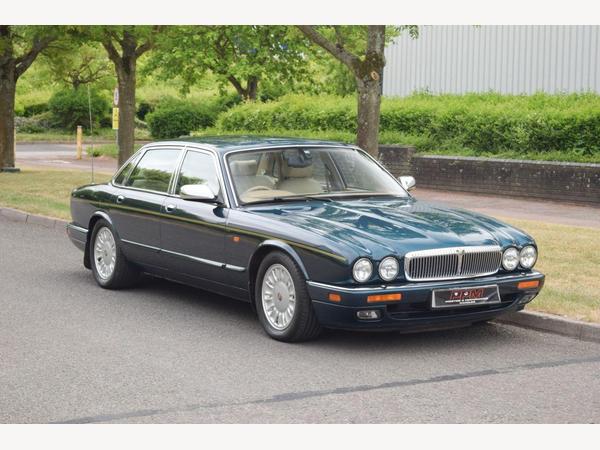 Daimler Sovereign 4l 4d AUTO 245 BHP