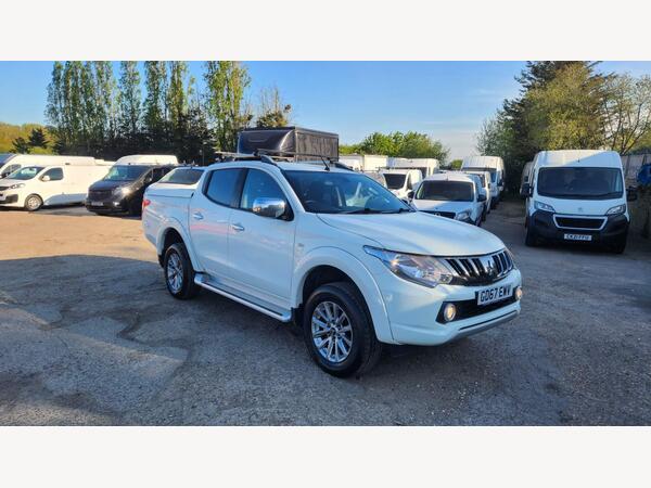 Mitsubishi L200 2.4 DI-D DC Titan Pickup Double Cab 4dr Diesel Manual 4WD Euro 6 (178 ps)