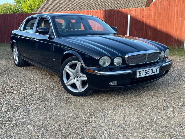 Jaguar XJ 4.2 XJ8 Sovereign LWB Saloon 4dr
