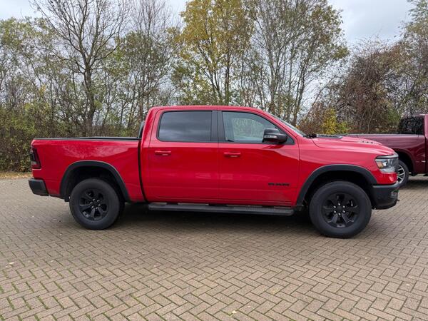 Dodge RAM Rebel 4x4 Crew 5.7 4dr