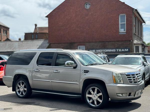 Cadillac Escalade 6.2 V8 VORTEC ESV LONG WHEEL BASE AUTO