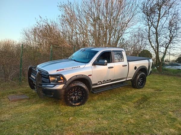 Dodge RAM 5.7 V8 HEMI 4WD QUAD CAB☆MASSIVE SPEC☆CUSTOM RIMS☆LIFT☆2 TONE LEATHER☆CARPLAY☆BODY STYLING