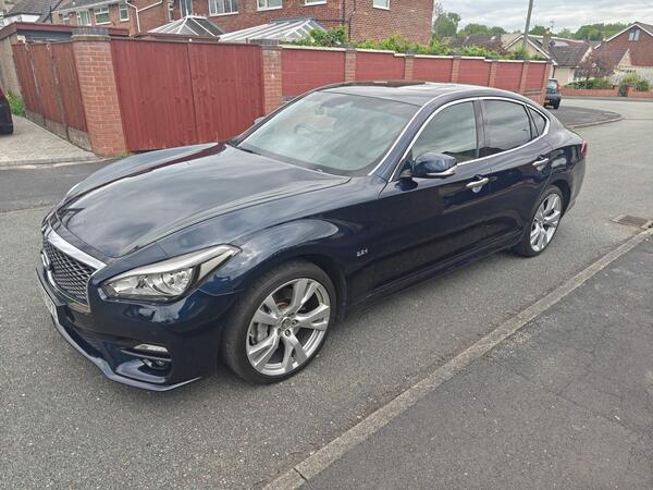 Infiniti Q70 2.2d Sport Auto Euro 5 (s/s) 4dr