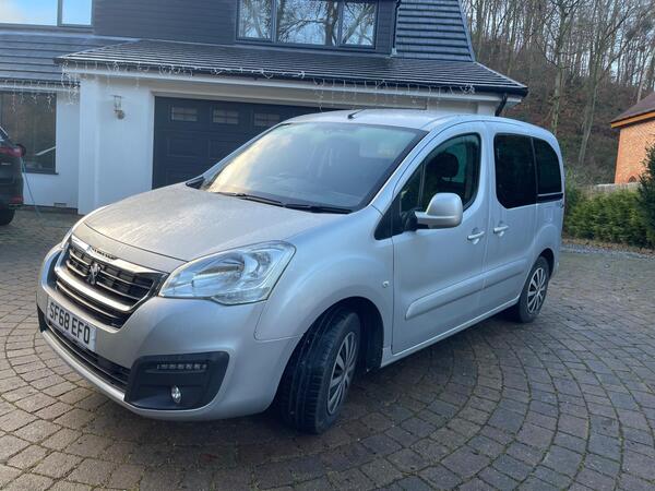 Peugeot Horizon Wheel chair assessable vehicle 1.6 BlueHDi Automatic diesel