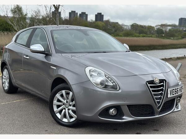 Alfa Romeo Giulietta 2.0 JTDM-2 Distinctive Euro 6 (s/s) 5dr
