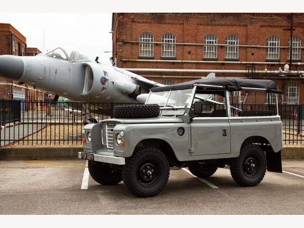 Land Rover Series III 2.3 88 SUV Petrol Manual (7 Seats) (77 bhp)