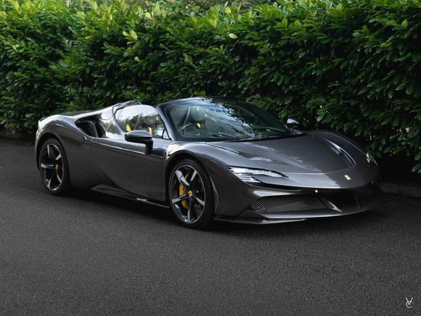 Ferrari SF90 Spider 4.0T V8 7.9kWh F1 DCT 4WD Euro 6 (s/s) 2dr