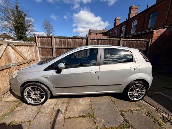 Fiat Punto Evo 1.4 Dynamic Dualogic Euro 5 (s/s) 5dr