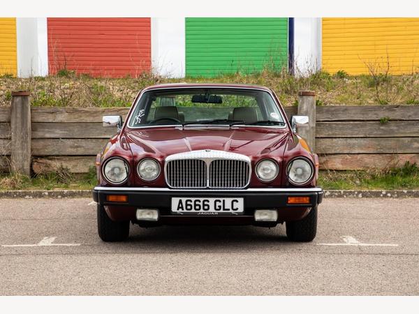 Daimler Double Six Vanden Plas HE