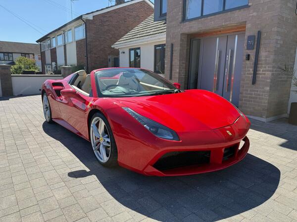 Ferrari 488 3.9T V8 Spider 2dr Petrol F1 DCT Euro 6 (s/s) (670 ps)