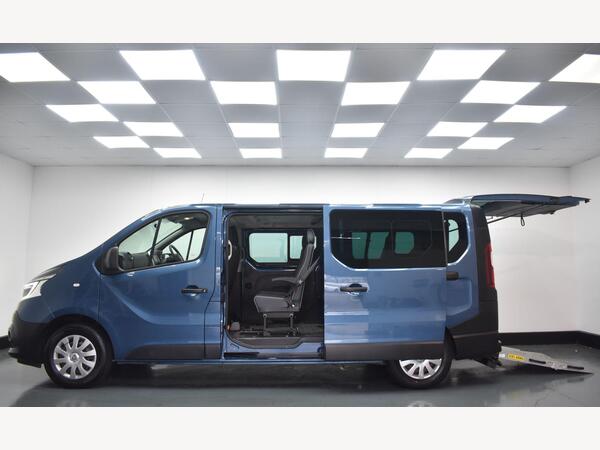 Renault Trafic 2.0 dCi ENERGY 30 Business Minibus Double Cab 5dr Diesel Manual LWB Euro 6 (s/s) (9 Seat) (145 ps)