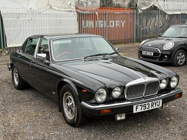 Daimler Double Six