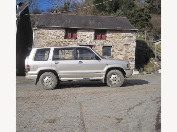 Isuzu Trooper 3.1 TD Citation SUV 5dr Diesel Manual 4x4 LWB with tow hitch. One owner from 30/07/96