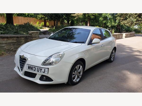 Alfa Romeo Giulietta 2.0 JTDM-2 Lusso Euro 5 (s/s) 5dr