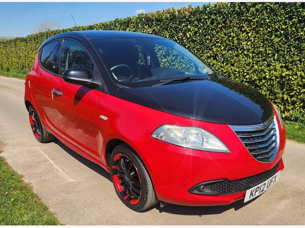 Chrysler Ypsilon 1.2 Black&Red Euro 5 (s/s) 5dr